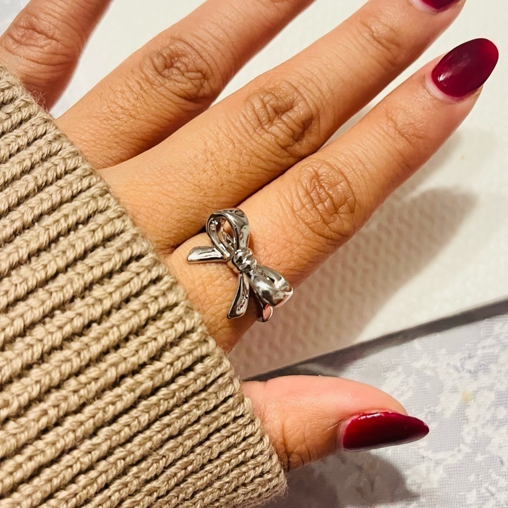 Silver bow knot ring size 8